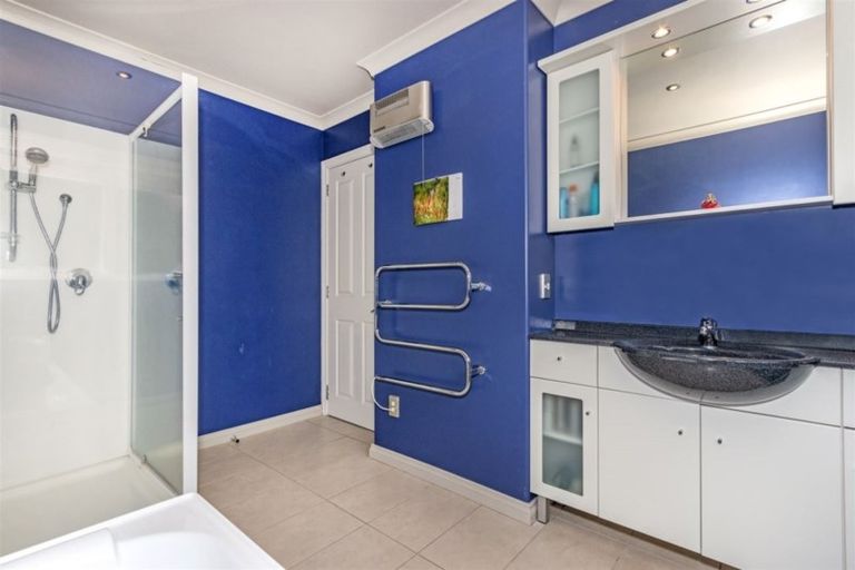 Photo of property in 18 Willowview Drive, Redwood, Christchurch, 8051