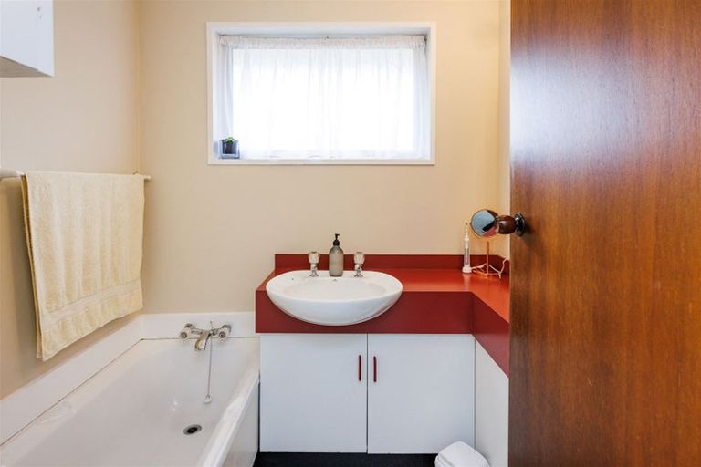 Photo of property in 18 Lane Place, Awapuni, Palmerston North, 4412