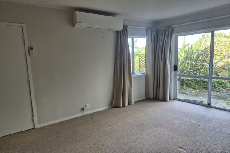 Photo of property in 2 Lexington Drive, Botany Downs, Auckland, 2010