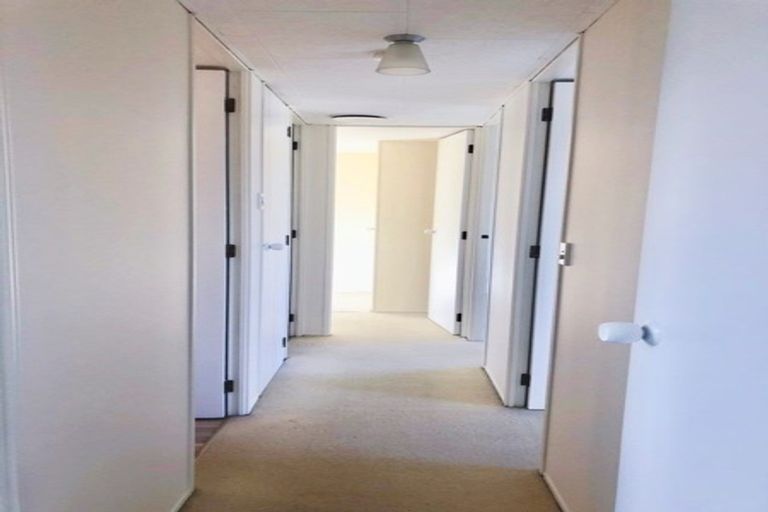 Photo of property in 2/21 Sarajevo Place, Massey, Auckland, 0614