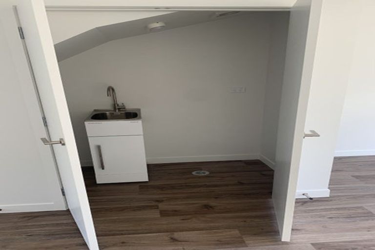 Photo of property in 14 Whakahui Lane, Mangere Bridge, Auckland, 2022