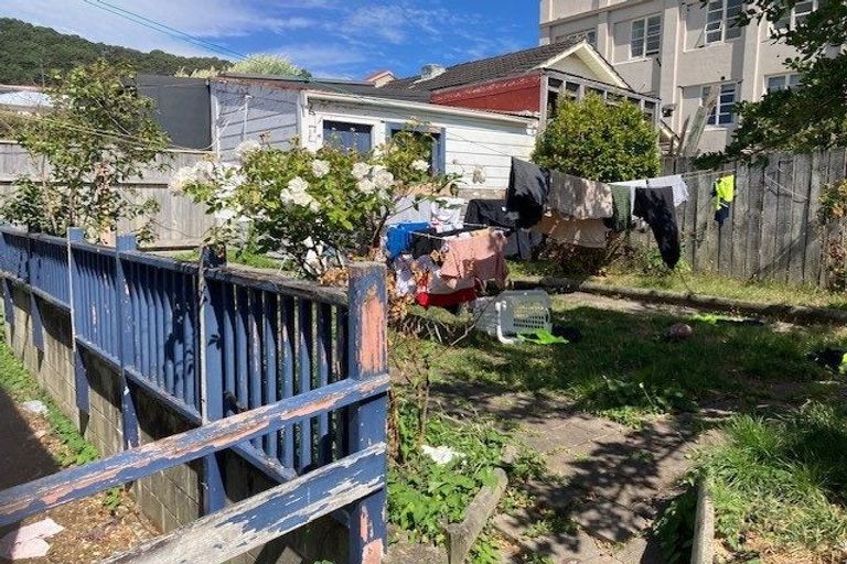 Photo of property in 8 Caroline Street, Mount Victoria, Wellington, 6011