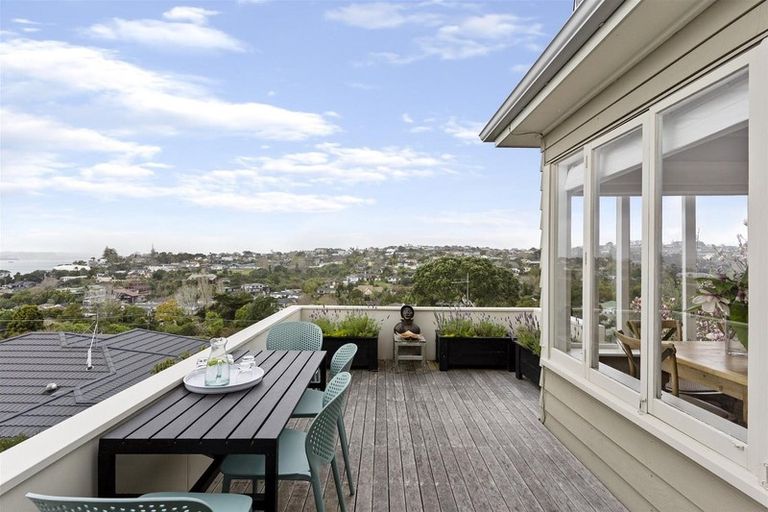 Photo of property in 2/5 Colmar Road, Mellons Bay, Auckland, 2014