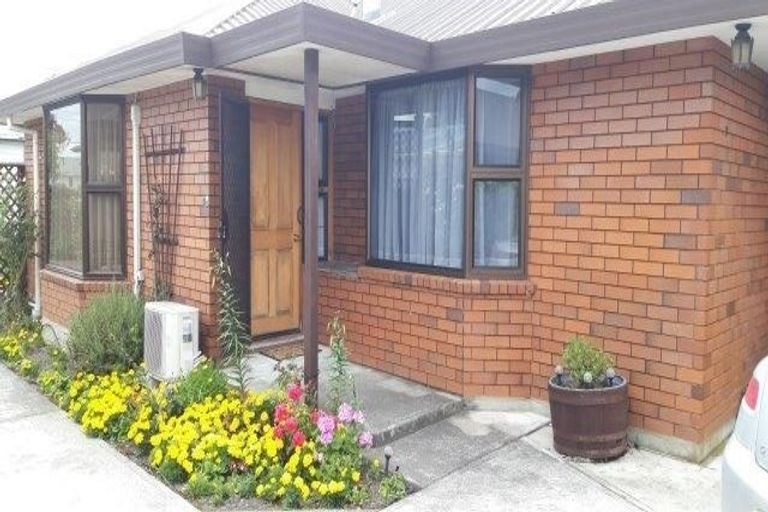 Photo of property in 8a Grassmere Street, Papanui, Christchurch, 8052