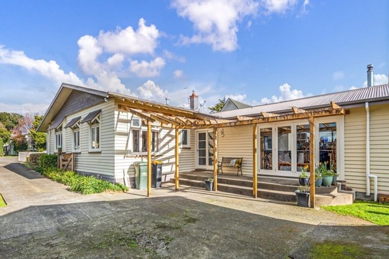 Photo of property in 49 Knowles Street, Terrace End, Palmerston North, 4410