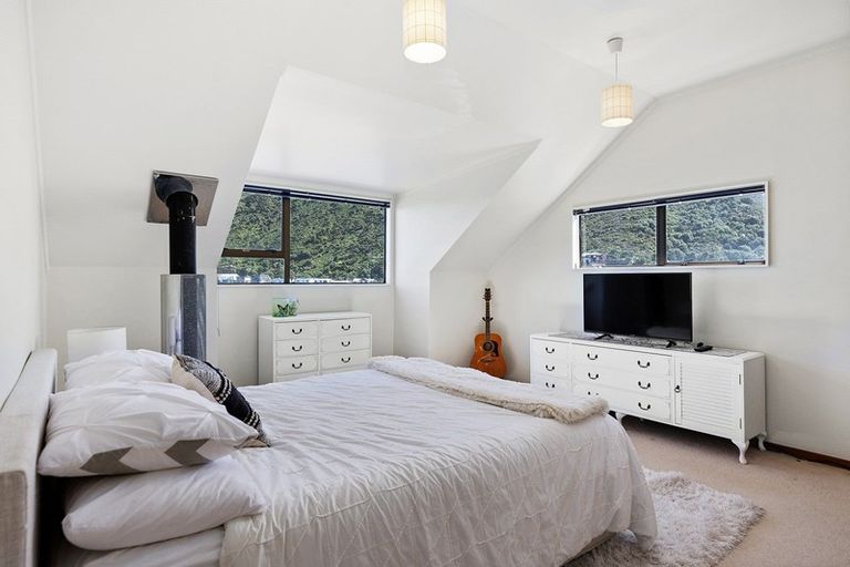 Photo of property in 26 Owhiro Bay Parade, Owhiro Bay, Wellington, 6023