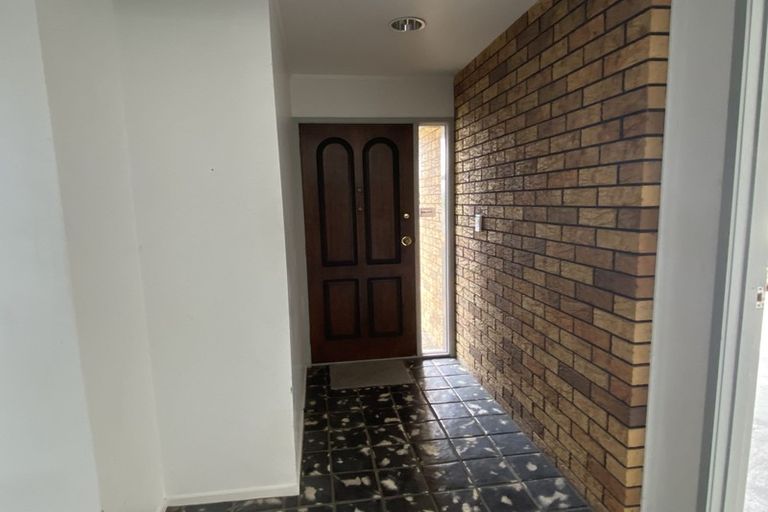 Photo of property in 1/7 Colmar Road, Mellons Bay, Auckland, 2014