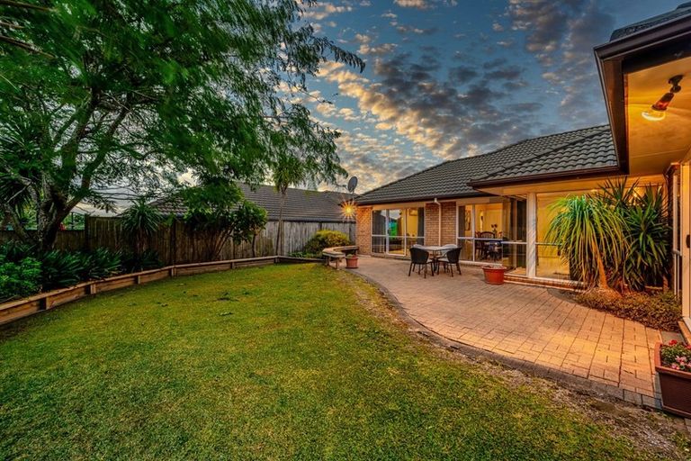 Photo of property in 103 Golfland Drive, Golflands, Auckland, 2013