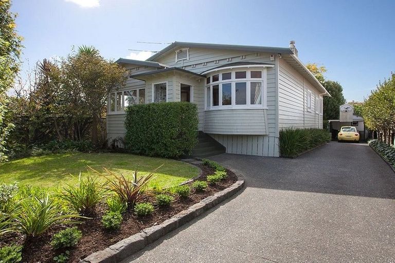 Photo of property in 19 Walmer Road, Point Chevalier, Auckland, 1022