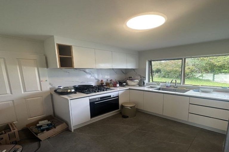 Photo of property in 121 Chivalry Road, Glenfield, Auckland, 0629