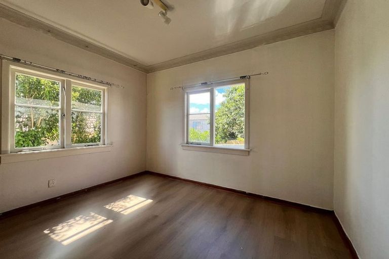 Photo of property in 39 Cambridge Terrace, Papatoetoe, Auckland, 2025