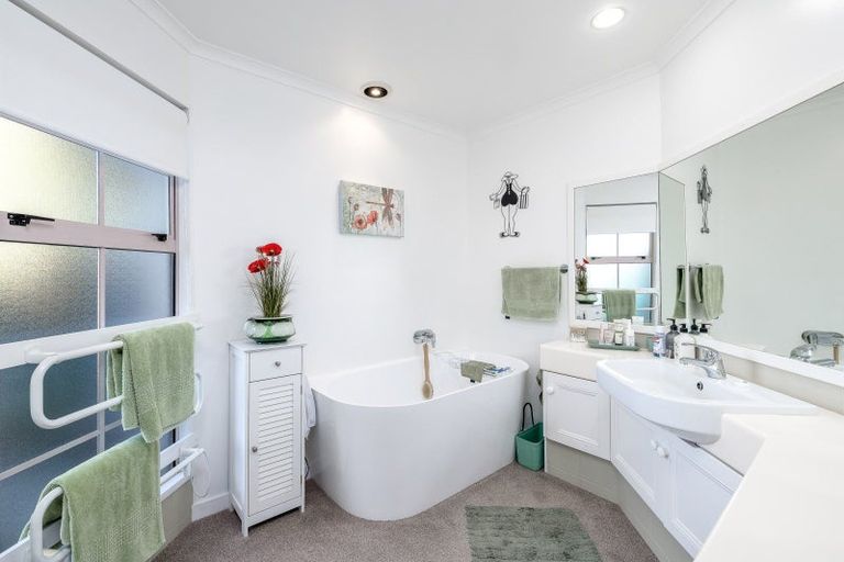 Photo of property in 17 Churchill Place, Waimate, 7924