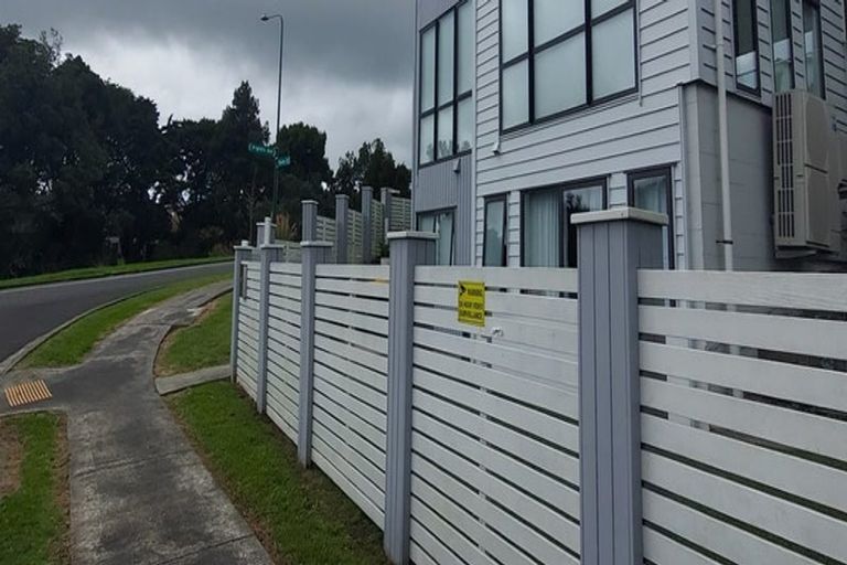 Photo of property in 2 Veneta Close, Flat Bush, Auckland, 2019