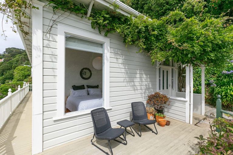 Photo of property in 427 Karaka Bay Road, Karaka Bays, Wellington, 6022