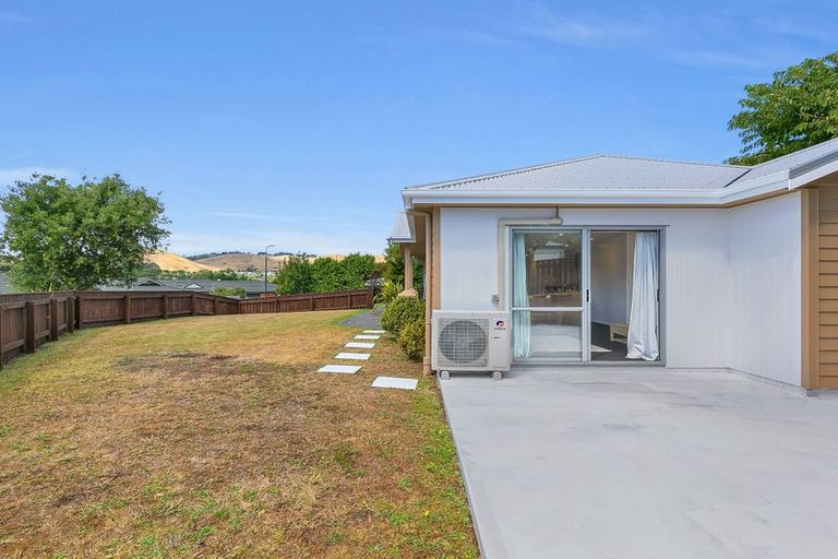 Photo of property in 2 Catlins Glen, Aotea, Porirua, 5024