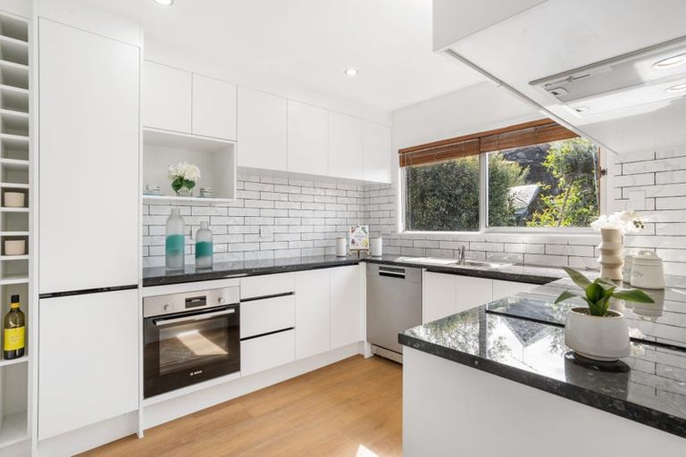 Photo of property in 12 Honeysuckle Lane, Mairangi Bay, Auckland, 0630