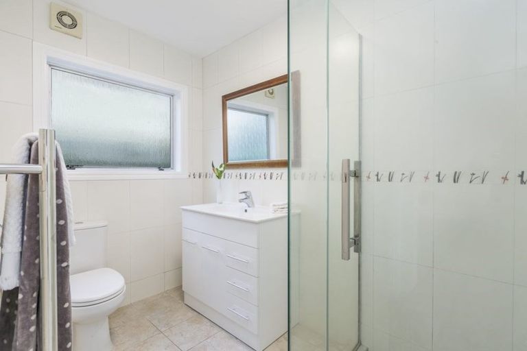 Photo of property in 1/15 Simon Ellice Drive, Bayview, Auckland, 0629