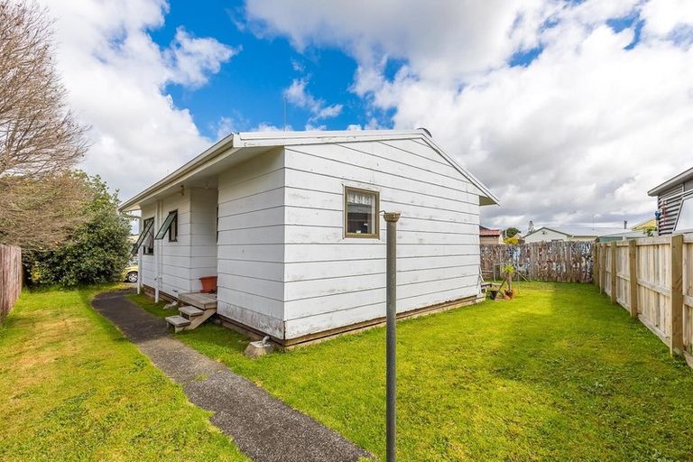 Photo of property in 1/25 Kennington Drive, Clendon Park, Auckland, 2103