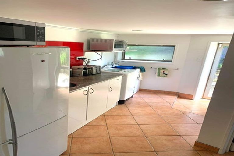 Photo of property in 1/464 Beach Road, Murrays Bay, Auckland, 0630