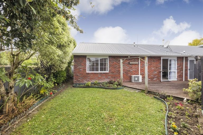 Photo of property in 2a Duna Place, Takaro, Palmerston North, 4412