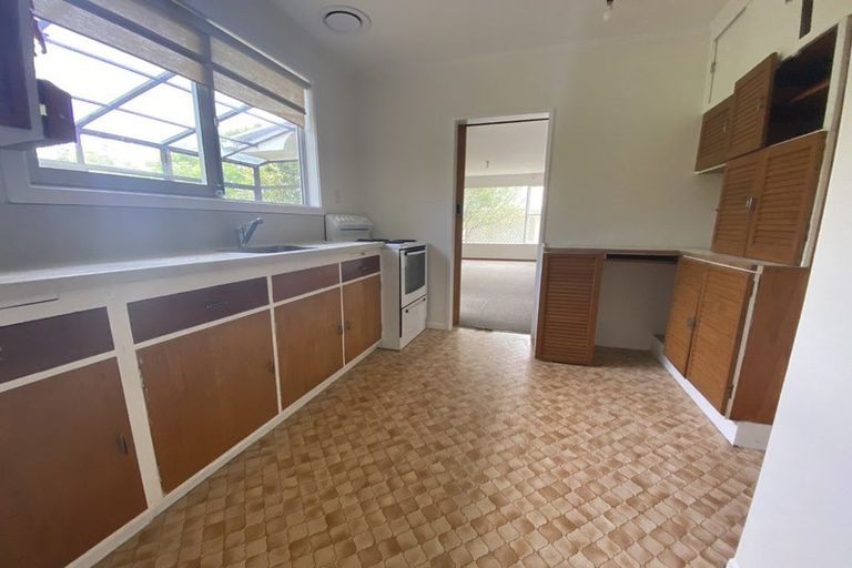 Photo of property in 44 Churton Drive, Churton Park, Wellington, 6037