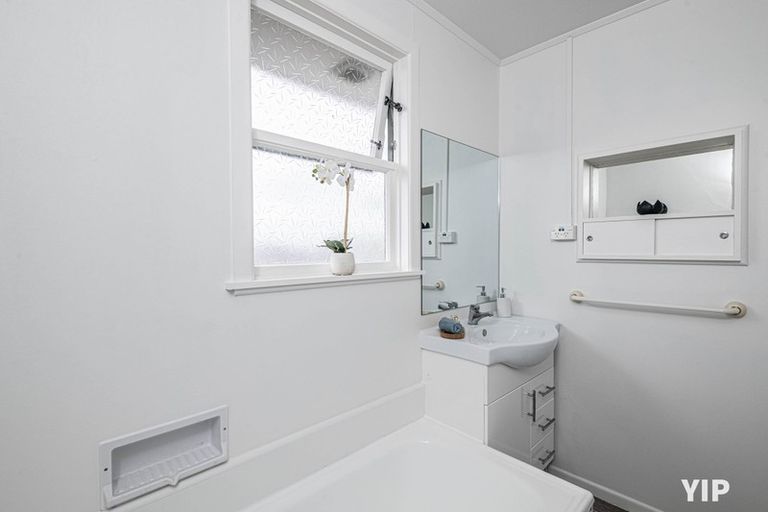 Photo of property in 11 Lenox Grove, Johnsonville, Wellington, 6037