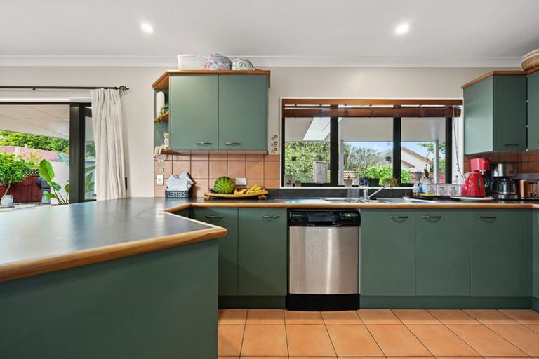 Photo of property in 6 Fencourt Place, Rototuna North, Hamilton, 3210