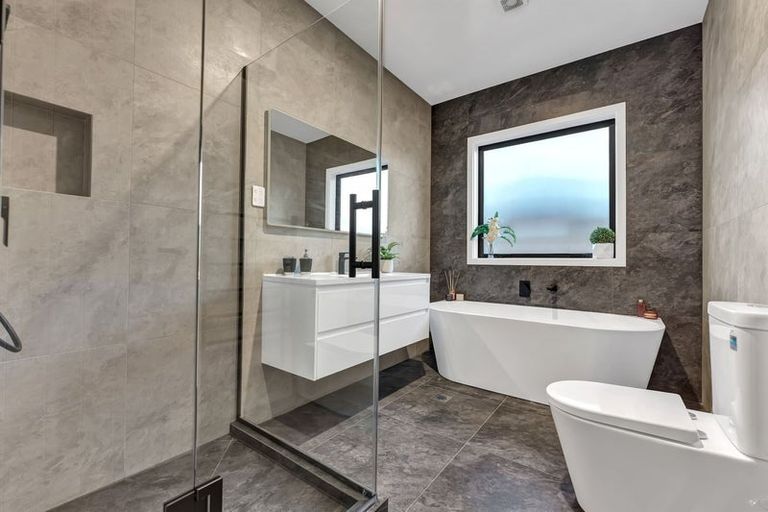 Photo of property in 12 Cutfield Lane, Kumeu, 0810