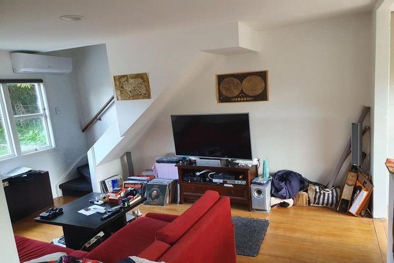 Photo of property in 15 Maori Hut Road, Red Beach, 0932