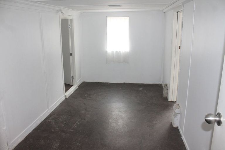 Photo of property in 19a Newington Road, Henderson, Auckland, 0612