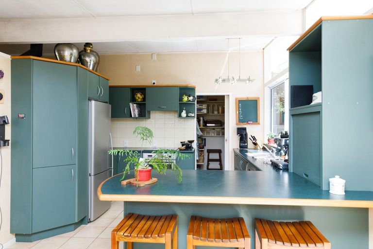 Photo of property in 16 Wikiriwhi Crescent, Awapuni, Palmerston North, 4412