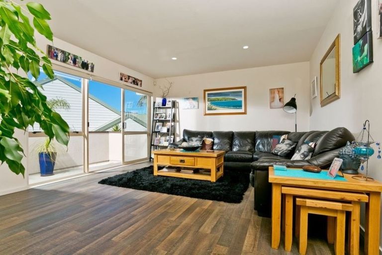 Photo of property in 7 Calypso Way, Unsworth Heights, Auckland, 0632