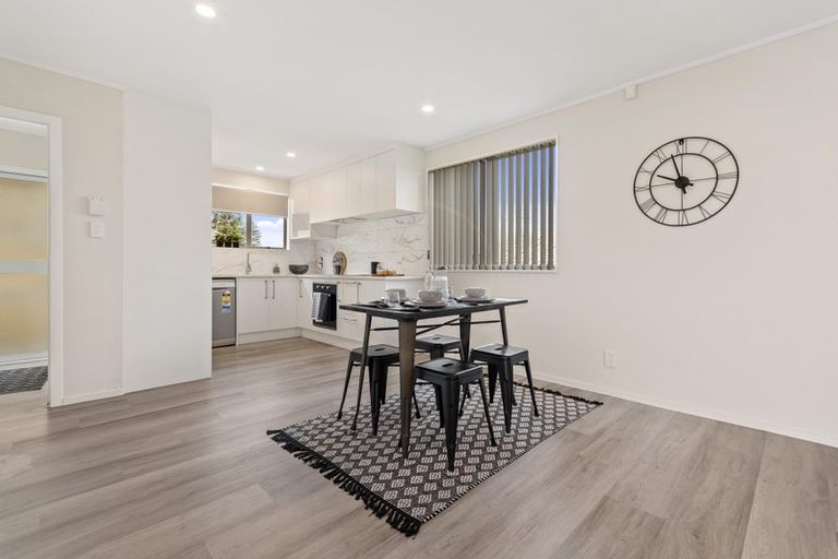 Photo of property in 2/3 Sparrow Place, Weymouth, Auckland, 2103