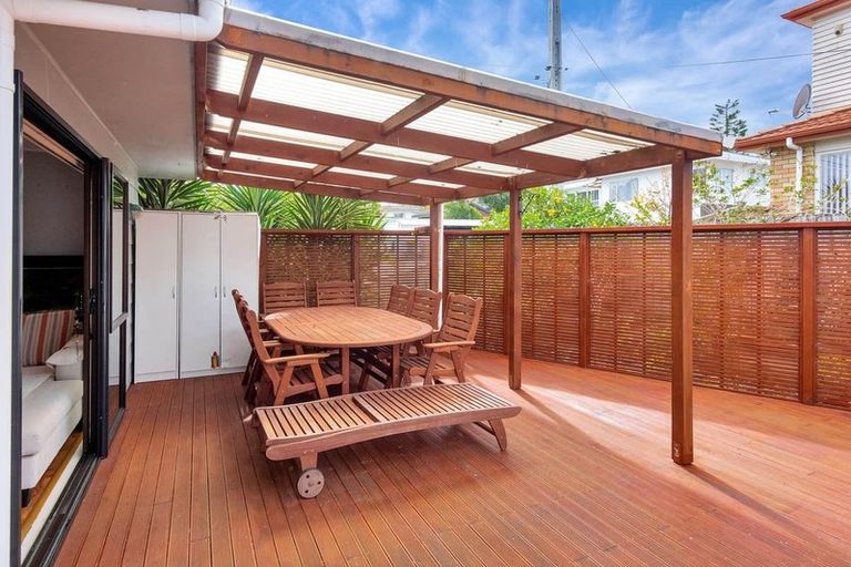 Photo of property in 76a View Road, Henderson, Auckland, 0612