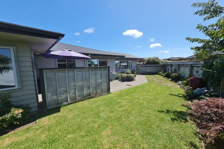 Photo of property in 30 Simpson Crescent, Raumati Beach, Paraparaumu, 5032