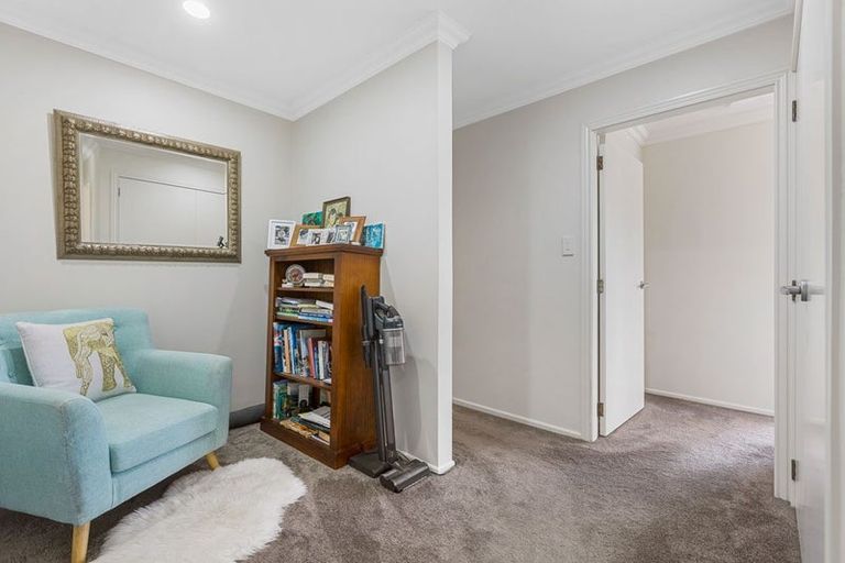 Photo of property in 7a Caledonia Place, Highlands Park, New Plymouth, 4312