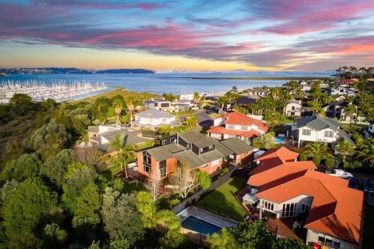Photo of property in 32 Seacrest Drive, West Harbour, Auckland, 0618