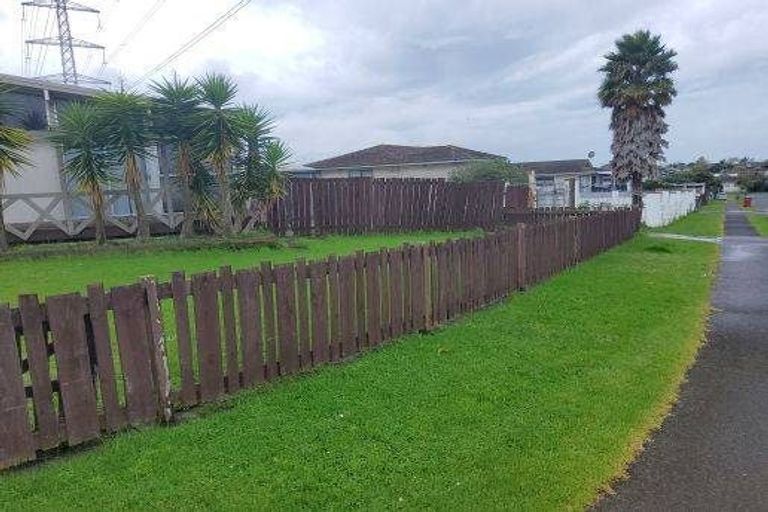 Photo of property in 17 Darnell Crescent, Clover Park, Auckland, 2019