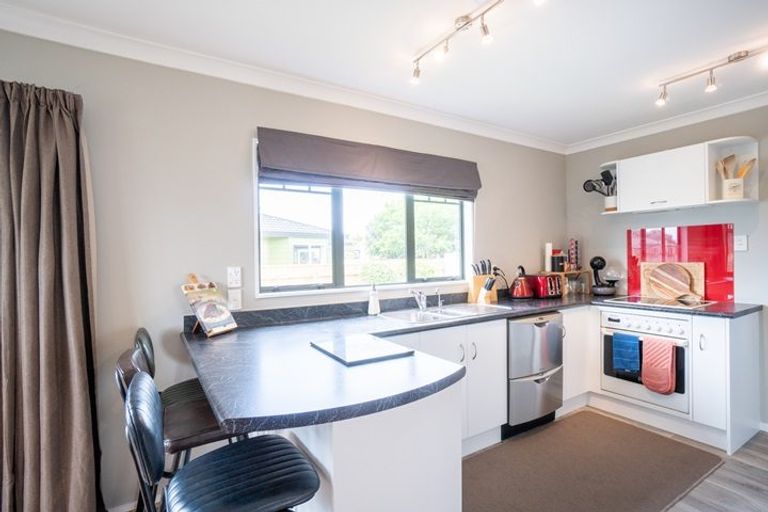 Photo of property in 45 Dalfield Place, Highbury, Palmerston North, 4412