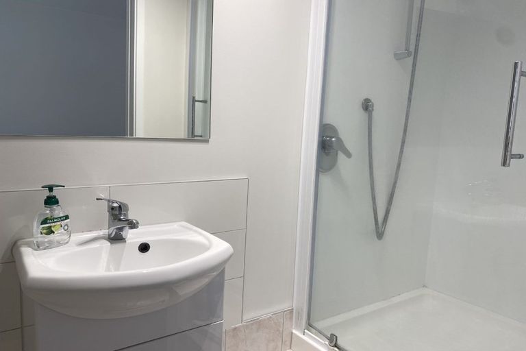 Photo of property in 1/17 Fielding Crescent, Farm Cove, Auckland, 2012