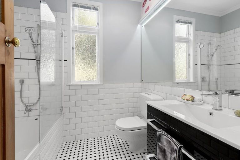 Photo of property in 17 Mitchell Street, Brooklyn, Wellington, 6021