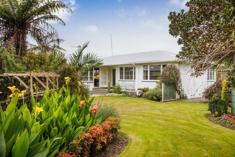 Photo of property in 4 Duna Place, Takaro, Palmerston North, 4412