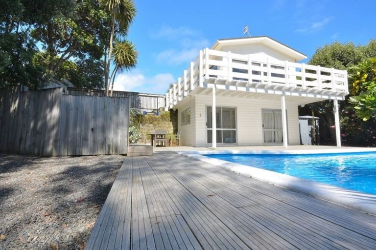 Photo of property in 1 Island View Terrace, Waikanae Beach, Waikanae, 5036