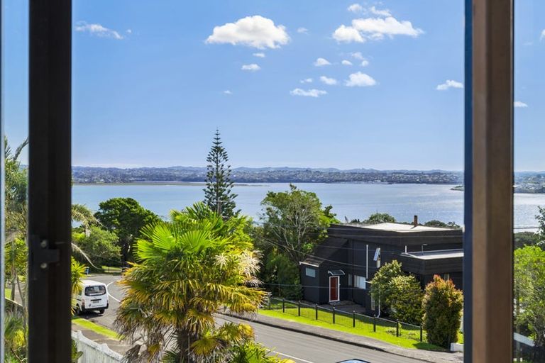 Photo of property in 1/64 Island Bay Road, Beach Haven, Auckland, 0626