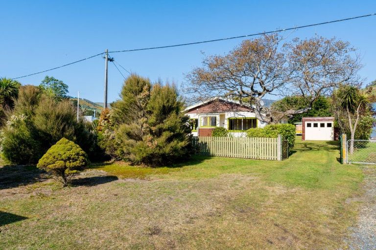 Photo of property in 30 Beach Road, Long Beach, Port Chalmers, 9081