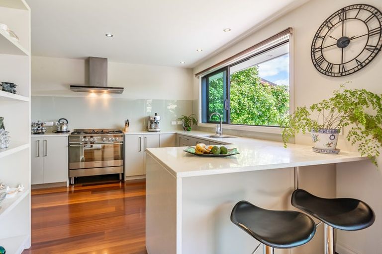 Photo of property in 43c Dowling Grove, Silverstream, Upper Hutt, 5019