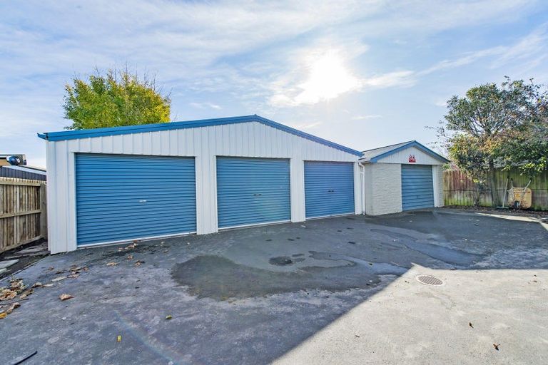 Photo of property in 15 Frensham Crescent, Woolston, Christchurch, 8062