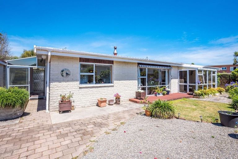 Photo of property in 9 Bermuda Grove, Paraparaumu Beach, Paraparaumu, 5032
