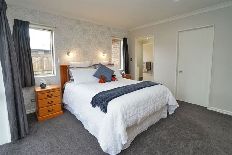 Photo of property in 18 Burgundy Court, Rototuna, Hamilton, 3210