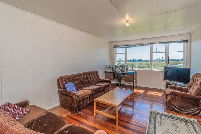 Photo of property in 3/237 Hepburn Road, Glendene, Auckland, 0602